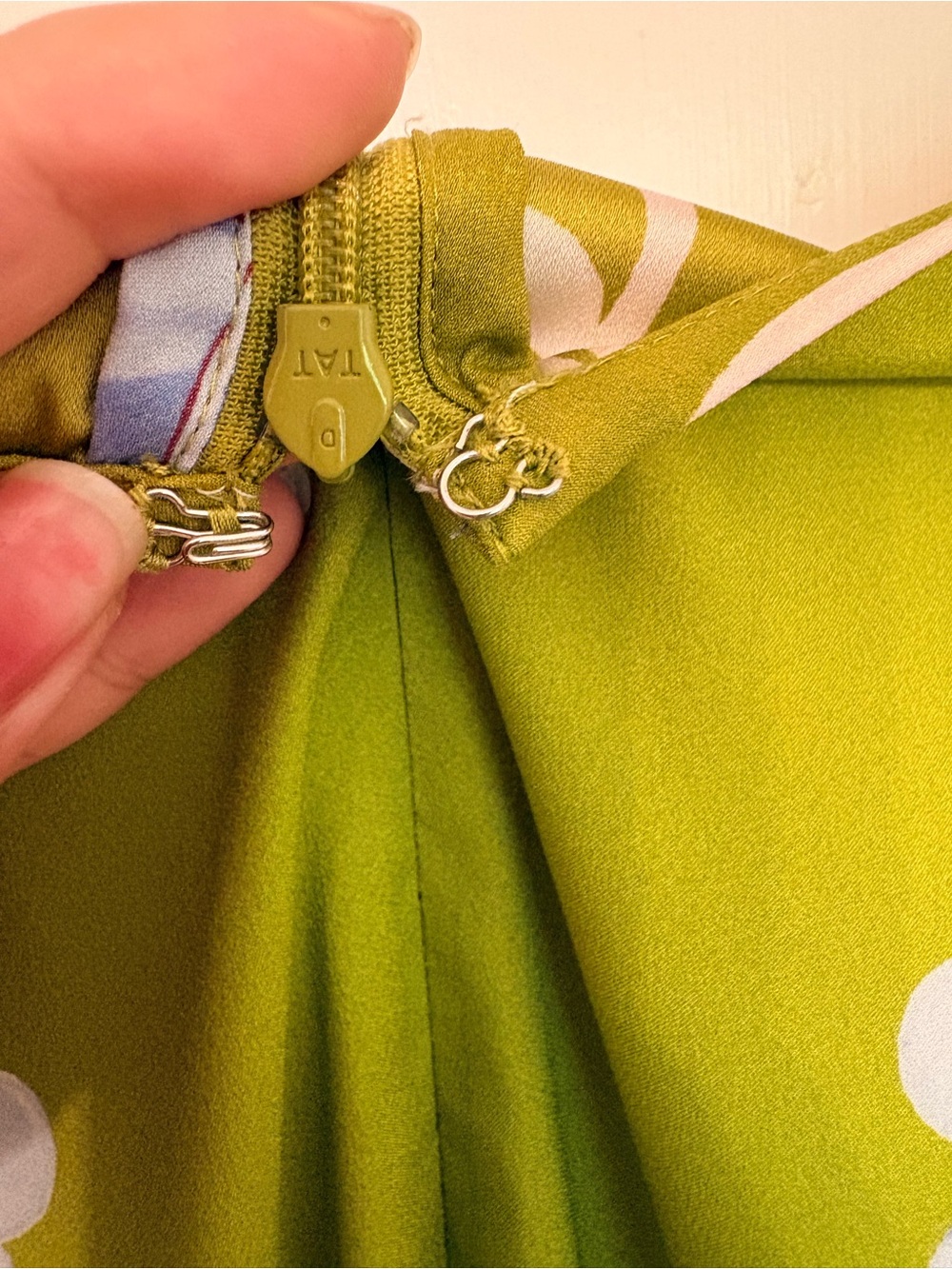 Loft Bright Pistachio Green Floral Print Shift Dress  Tie Cuffs Romantic SZ Med8 - Picture 5 of 8